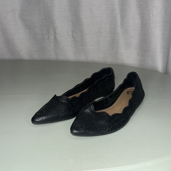 REPORT SCALLOPED POINTED TOE FLATS (size 11w) - Picture 2 of 3